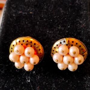 1950's screw back faux beaded pearl earrings,  Japan on ear twist, as origin.